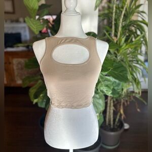 Lululemon cropped keyhole tank